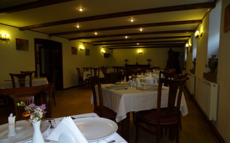 https://karpatiaettermek.hu/wp-content/uploads/2021/02/Gyulafehervar-Somm-Tapas-and-wine-Etterem-7-770x480.jpg