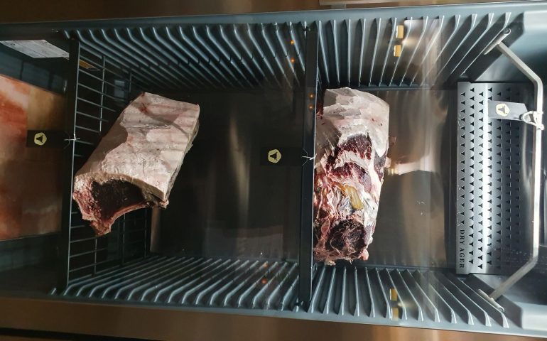 https://karpatiaettermek.hu/wp-content/uploads/2021/02/Nagymegyer-Corvin-etterem-1-770x480.jpg