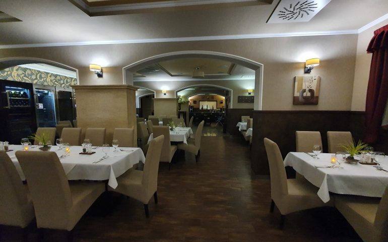 https://karpatiaettermek.hu/wp-content/uploads/2021/02/Nagymegyer-Corvin-etterem-6-770x480.jpg