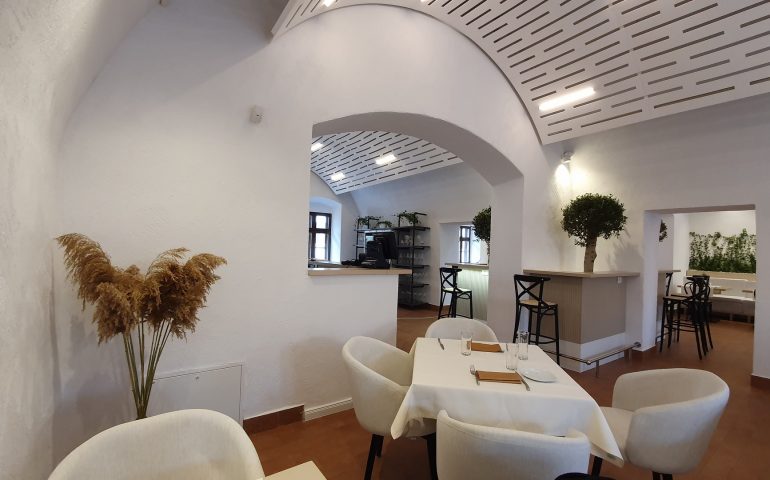 https://karpatiaettermek.hu/wp-content/uploads/2021/02/Nagyvarad-Meridian-Zero-Etterem-4-770x480.jpg