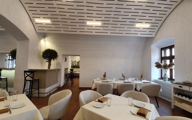https://karpatiaettermek.hu/wp-content/uploads/2021/02/Nagyvarad-Meridian-Zero-Etterem-5-770x480.jpg
