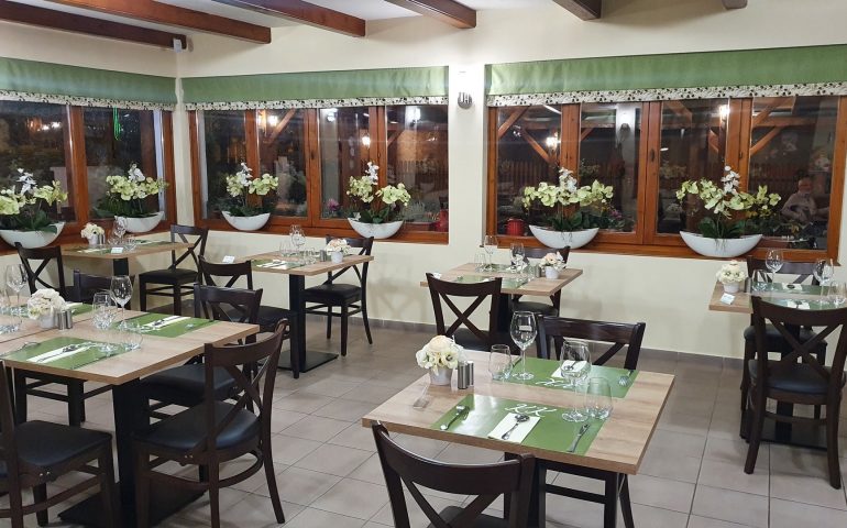 https://karpatiaettermek.hu/wp-content/uploads/2021/02/Siofok-Kiskert-Etterem-8-770x480.jpg