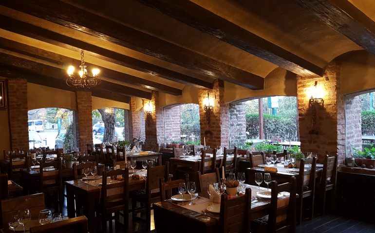 https://karpatiaettermek.hu/wp-content/uploads/2021/02/Temesvar-Casa-Antinori-Etterem-3-770x480.jpg