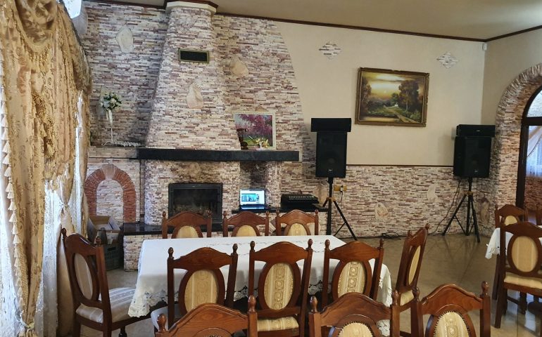 https://karpatiaettermek.hu/wp-content/uploads/2021/02/Tiszaspeterfalva-Csardapark-Etterem-4-770x480.jpg