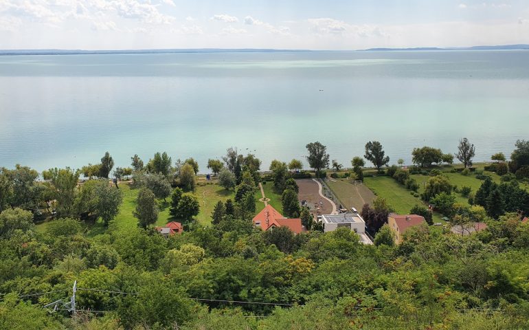 https://karpatiaettermek.hu/wp-content/uploads/2021/03/Balatonakarattya-Rusty-Coffee-Box-Kavezo-3-770x480.jpg