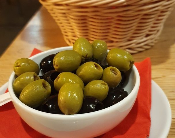 https://karpatiaettermek.hu/wp-content/uploads/2021/03/Budapest-Fill-the-Winebox-Borbar-7-608x480.jpg