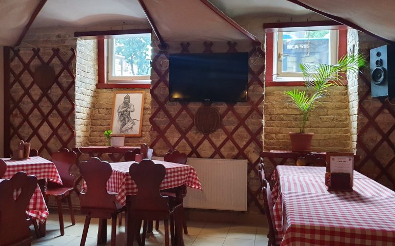 https://karpatiaettermek.hu/wp-content/uploads/2021/03/Budapest-Jurta-Kocsma-2-770x480.jpg