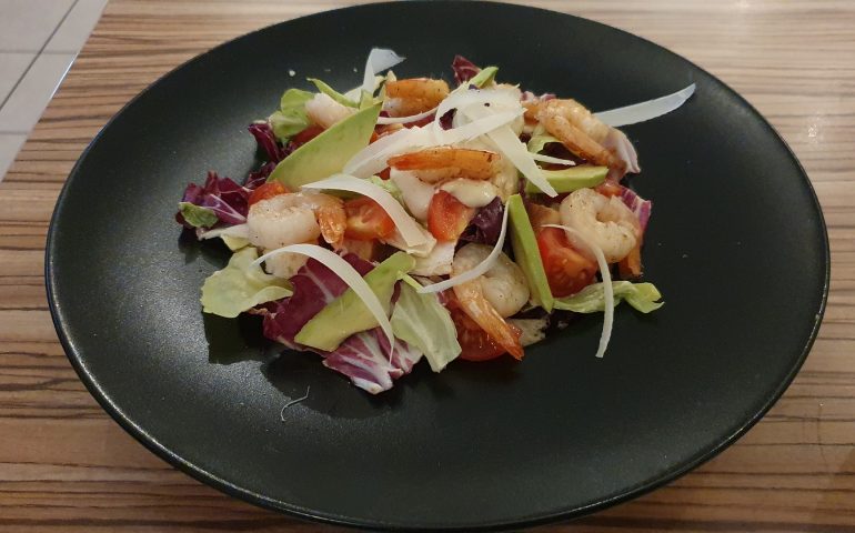 https://karpatiaettermek.hu/wp-content/uploads/2021/03/Elesd-Central-Bistro-5-770x480.jpg