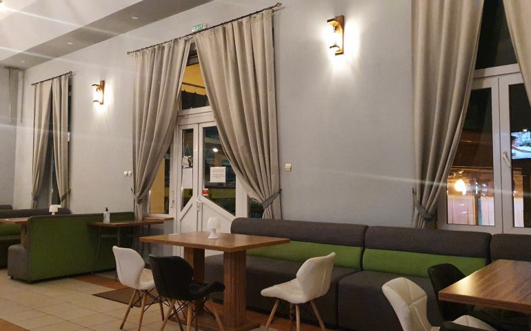 https://karpatiaettermek.hu/wp-content/uploads/2021/03/Elesd-Central-Bistro-6-770x480.jpg