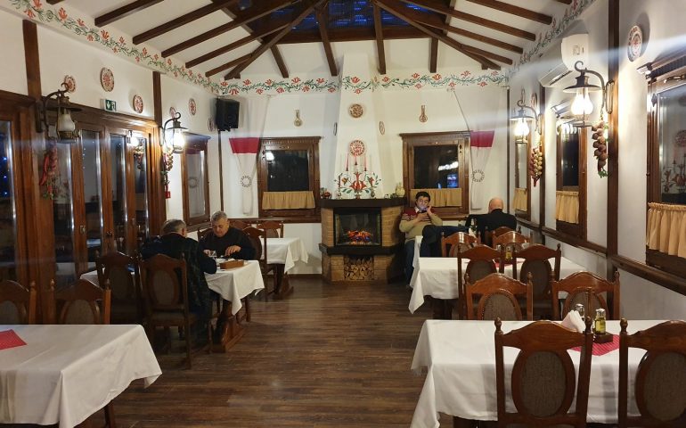 https://karpatiaettermek.hu/wp-content/uploads/2021/03/Nagyszalonta-Horgony-Etterem-2-770x480.jpg