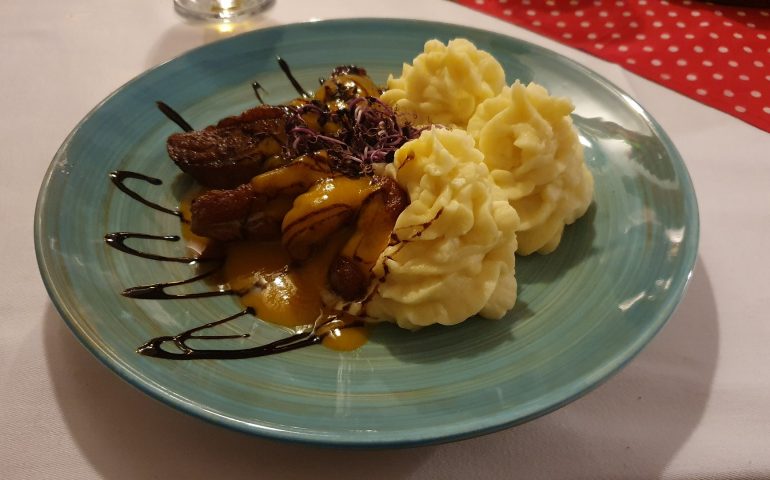 https://karpatiaettermek.hu/wp-content/uploads/2021/03/Nagyszalonta-Horgony-Etterem-3-770x480.jpg