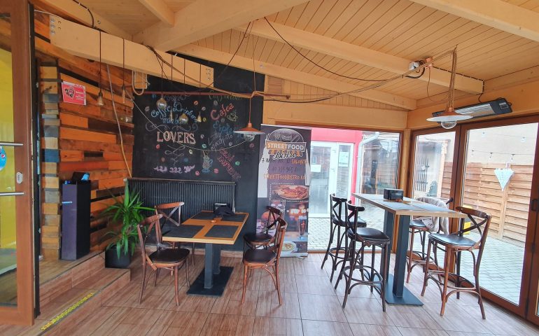 https://karpatiaettermek.hu/wp-content/uploads/2021/03/Nagyszalonta-Street-Food-Bisztro-3-770x480.jpg