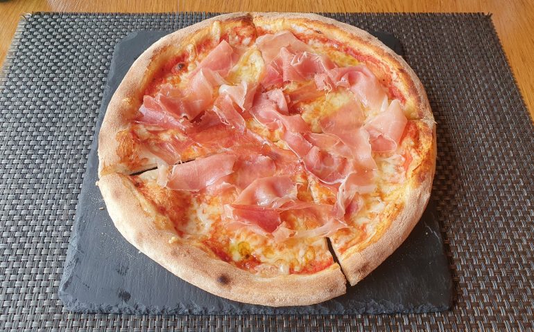 https://karpatiaettermek.hu/wp-content/uploads/2021/03/Nagyszalonta-Street-Food-Bisztro-4-770x480.jpg