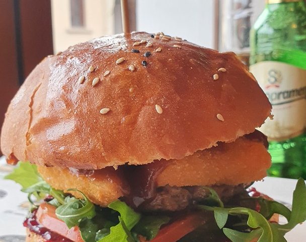 https://karpatiaettermek.hu/wp-content/uploads/2021/03/Nagyszalonta-Street-Food-Bisztro-5-608x480.jpg