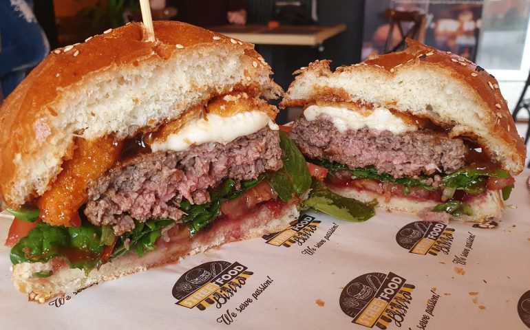 https://karpatiaettermek.hu/wp-content/uploads/2021/03/Nagyszalonta-Street-Food-Bisztro-7-770x480.jpg