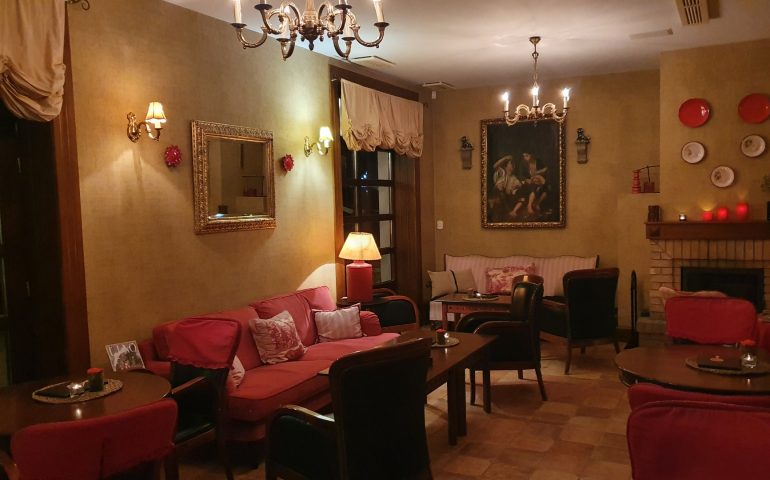 https://karpatiaettermek.hu/wp-content/uploads/2021/04/Dunaszerdahely-Villa-Rosa-Etterem-4-770x480.jpg
