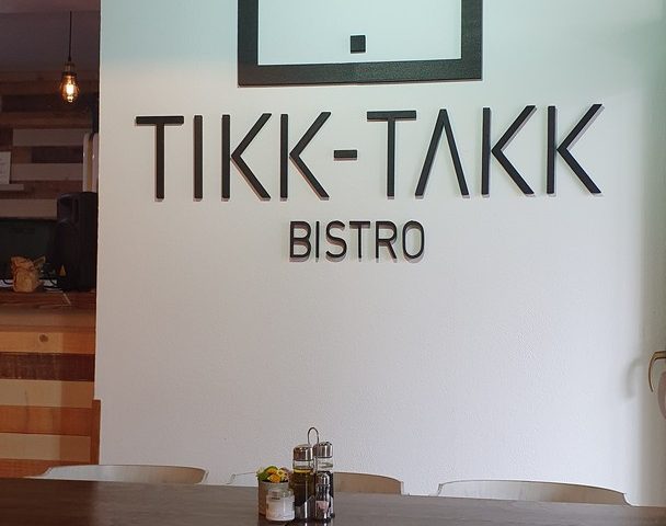 https://karpatiaettermek.hu/wp-content/uploads/2021/04/Gyergyoszentmiklos-Tikk-Takk-Bisztro-4-608x480.jpg