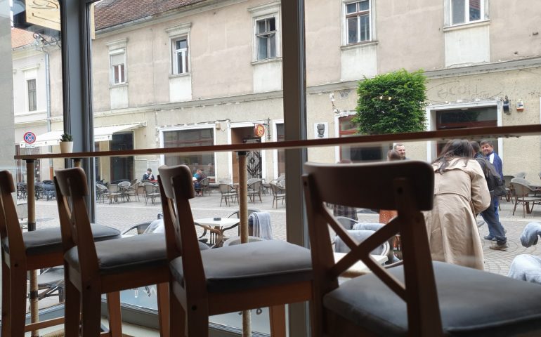 https://karpatiaettermek.hu/wp-content/uploads/2021/04/Nagyvarad-The-Dripper-Kavezo-2-770x480.jpg