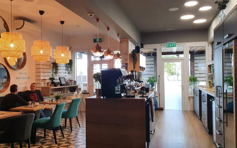 https://karpatiaettermek.hu/wp-content/uploads/2021/04/Siofok-Cafe-Maran-Kavezo-3-770x480.jpg