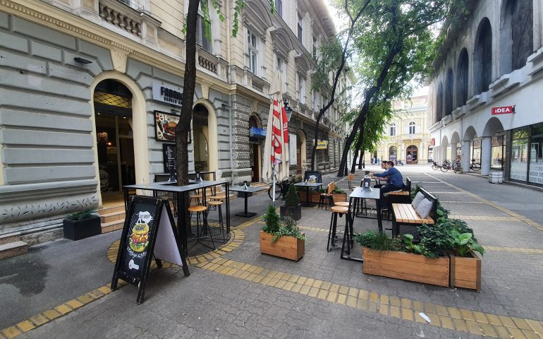 https://karpatiaettermek.hu/wp-content/uploads/2021/04/Szabadka-Fabrika-Bar-4-770x480.jpg