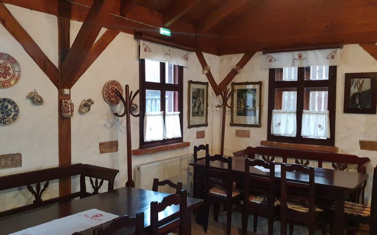 https://karpatiaettermek.hu/wp-content/uploads/2021/04/Zetevaralja-Arpad-haza-Etterem-es-Csarda-1-770x480.jpg