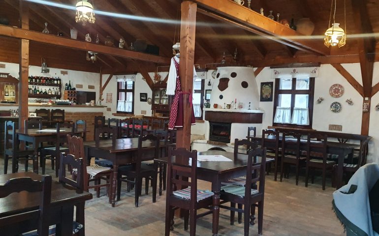 https://karpatiaettermek.hu/wp-content/uploads/2021/04/Zetevaralja-Arpad-haza-Etterem-es-Csarda-5-770x480.jpg