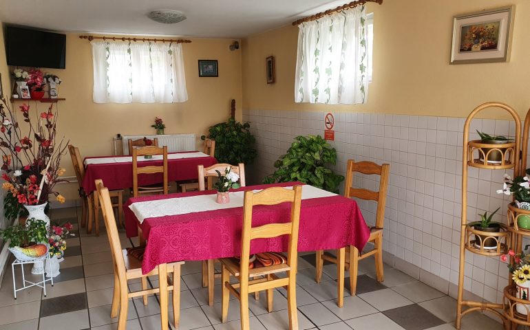 https://karpatiaettermek.hu/wp-content/uploads/2021/05/Nagyenyed-Melinda-Etterem-5-770x480.jpg