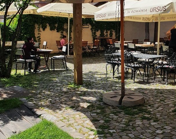 https://karpatiaettermek.hu/wp-content/uploads/2021/06/Dicsoszentmarton-Art-club-etterem-6-608x480.jpg