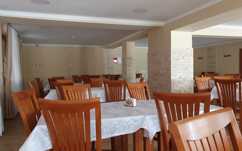 https://karpatiaettermek.hu/wp-content/uploads/2021/06/Farkaslaka-Hadnagy-Etterem-4-770x480.jpg