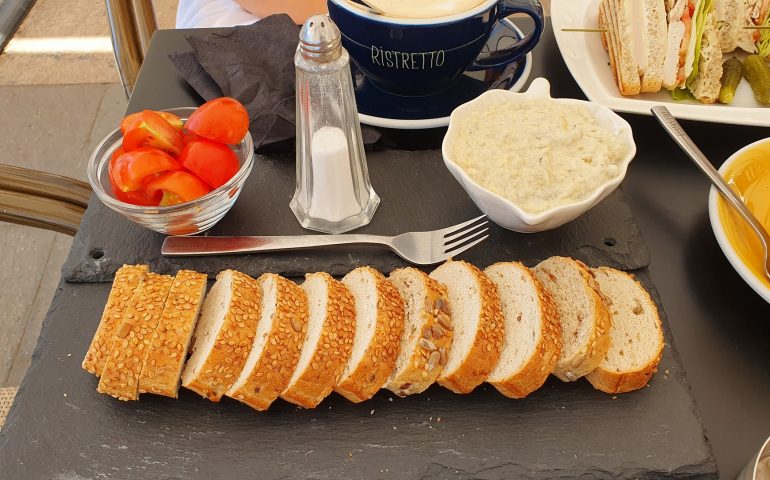 https://karpatiaettermek.hu/wp-content/uploads/2021/06/Nagyvarad-Ristretto-2-Kavezo-5-770x480.jpg