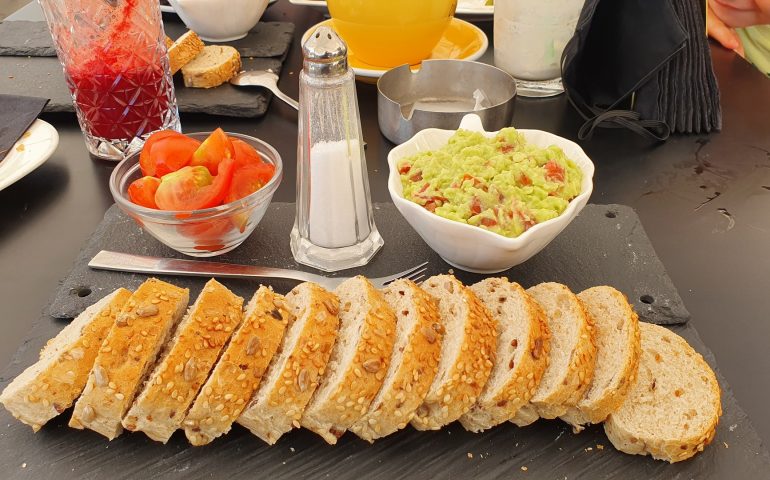 https://karpatiaettermek.hu/wp-content/uploads/2021/06/Nagyvarad-Ristretto-2-Kavezo-7-770x480.jpg