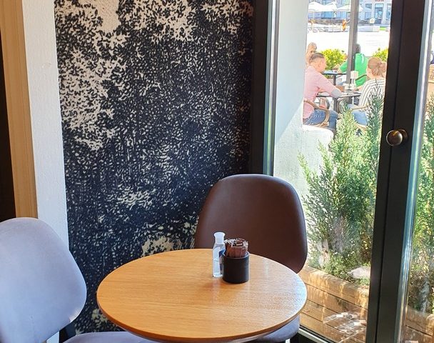 https://karpatiaettermek.hu/wp-content/uploads/2021/06/Nagyvarad-Ristretto-2-Kavezo-9-608x480.jpg