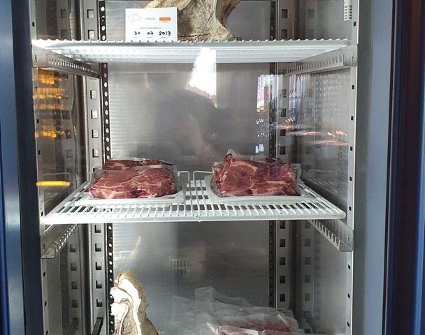 https://karpatiaettermek.hu/wp-content/uploads/2021/06/Nagyvarad-Steak-Hub-Etterem-7-608x480.jpg