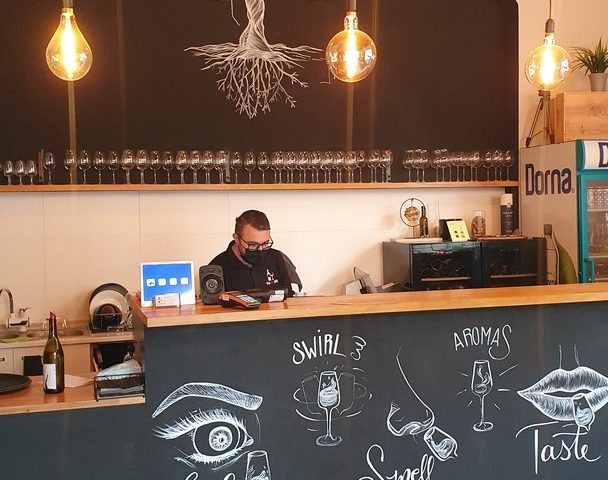 https://karpatiaettermek.hu/wp-content/uploads/2021/06/Temesvar-Wineguy-Borbar-4-608x480.jpg