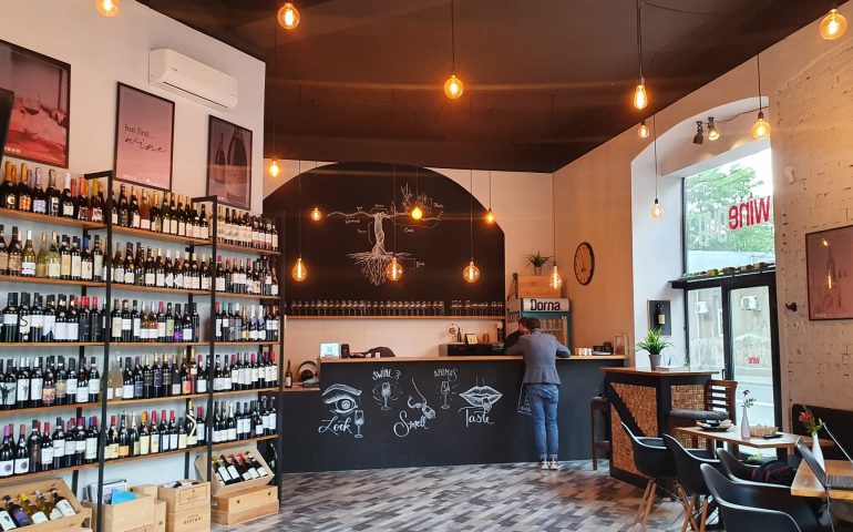 https://karpatiaettermek.hu/wp-content/uploads/2021/06/Temesvar-Wineguy-Borbar-7-770x480.jpg