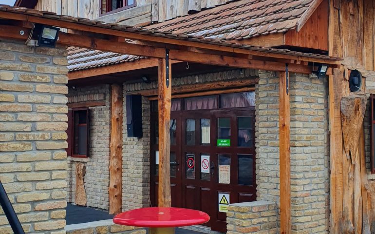 https://karpatiaettermek.hu/wp-content/uploads/2021/08/Ada-Galiba-Csarda-2-770x480.jpg