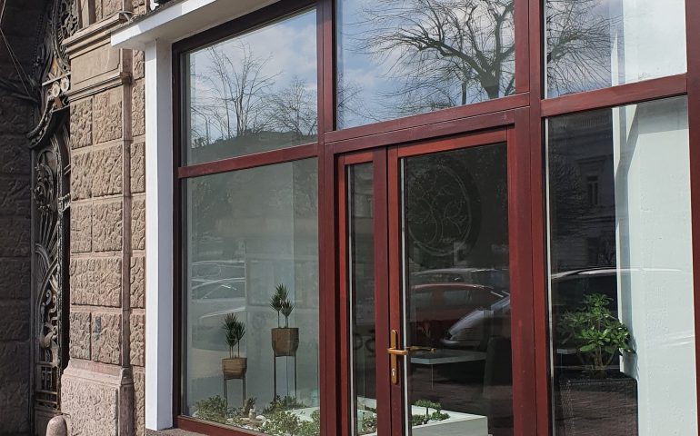 https://karpatiaettermek.hu/wp-content/uploads/2021/08/Arad-Oliv-Etterem-2-770x480.jpg