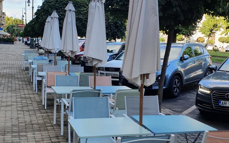 https://karpatiaettermek.hu/wp-content/uploads/2021/08/Arad-Oliv-Etterem-4-770x480.jpg