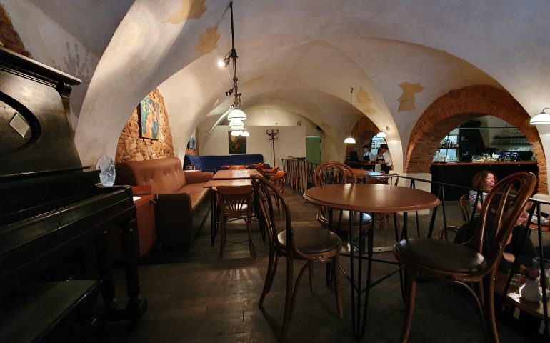 https://karpatiaettermek.hu/wp-content/uploads/2021/08/Brasso-Bistro-del-Arte-Etterem-2-770x480.jpg