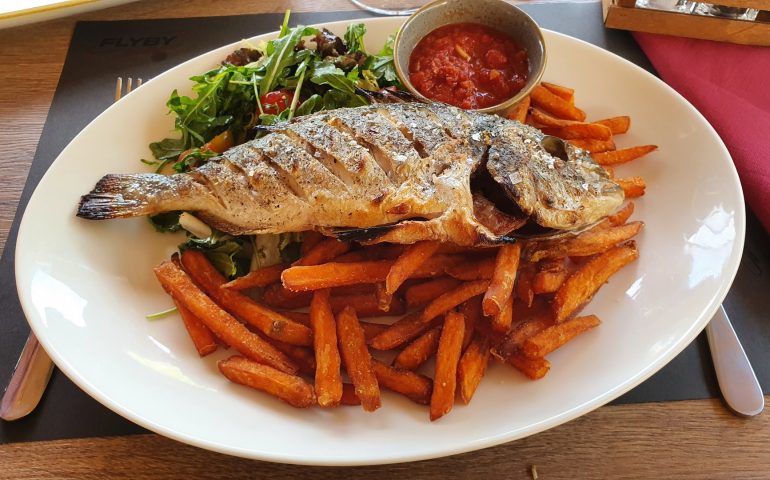https://karpatiaettermek.hu/wp-content/uploads/2021/08/Budaors-Flyby-Steakhouse-Etterem-6-770x480.jpg