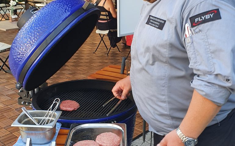 https://karpatiaettermek.hu/wp-content/uploads/2021/08/Budaors-Flyby-Steakhouse-Etterem-8-770x480.jpg
