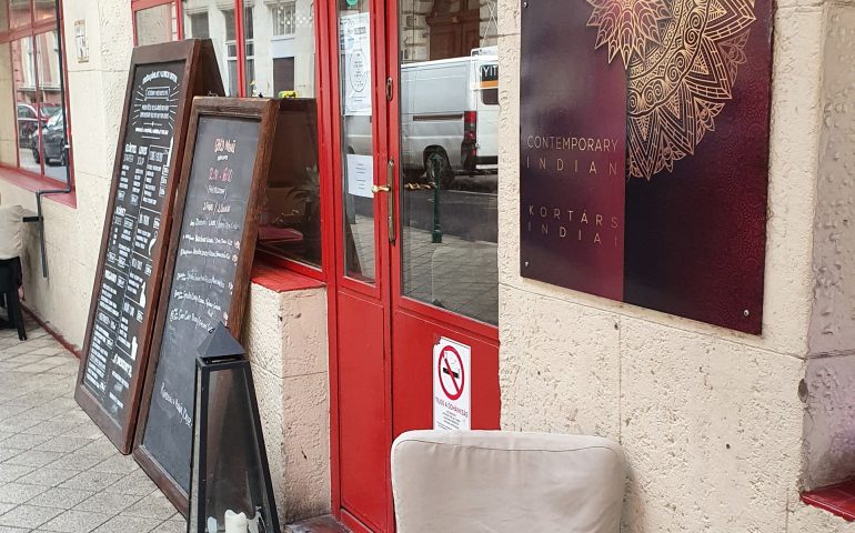 https://karpatiaettermek.hu/wp-content/uploads/2021/08/Budapest-Pesti-Chutney-Etterem-2-770x480.jpg