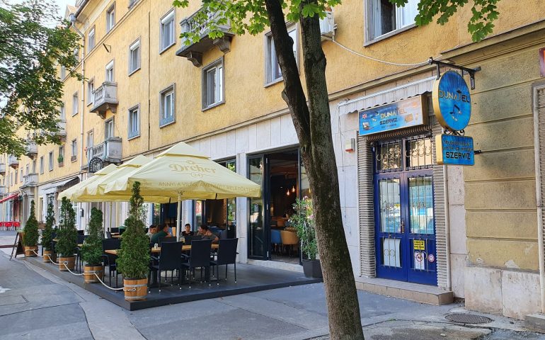 https://karpatiaettermek.hu/wp-content/uploads/2021/08/Dunaujvaros-Ristorante-Azzari-Etterem-1-770x480.jpg