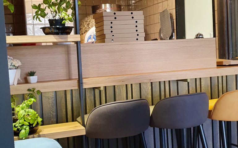 https://karpatiaettermek.hu/wp-content/uploads/2021/08/Dunaujvaros-Ristorante-Azzari-Etterem-3-770x480.jpg