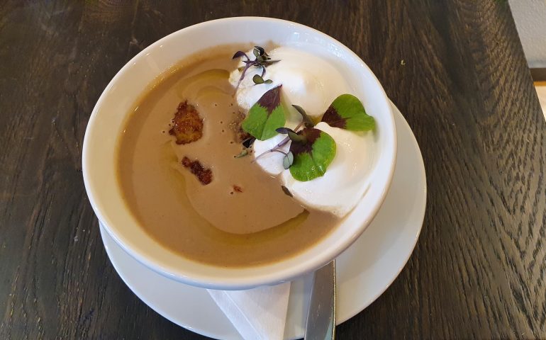 https://karpatiaettermek.hu/wp-content/uploads/2021/08/Dunaujvaros-Ristorante-Azzari-Etterem-6-770x480.jpg
