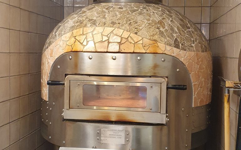 https://karpatiaettermek.hu/wp-content/uploads/2021/08/Dunaujvaros-Ristorante-Azzari-Etterem-8-770x480.jpg