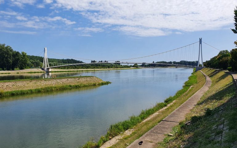 https://karpatiaettermek.hu/wp-content/uploads/2021/08/Eszek-Lumiere-Etterem-2-770x480.jpg