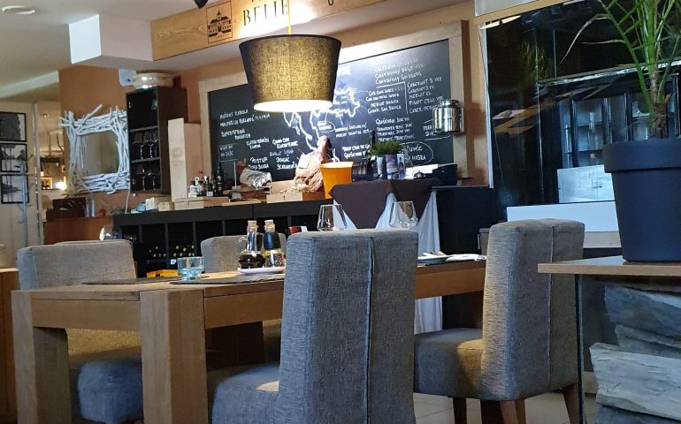 https://karpatiaettermek.hu/wp-content/uploads/2021/08/Eszek-Lumiere-Etterem-7-770x480.jpg