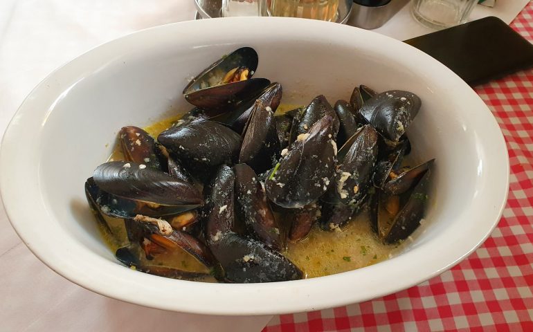 https://karpatiaettermek.hu/wp-content/uploads/2021/08/Fiume-Bistro-Mornar-Csarda-13-770x480.jpg