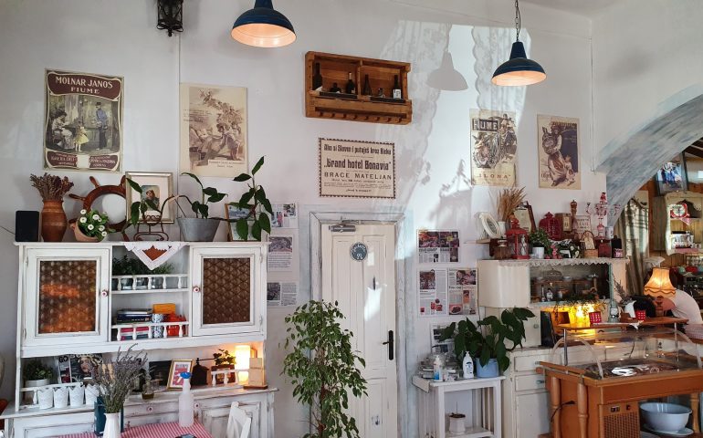 https://karpatiaettermek.hu/wp-content/uploads/2021/08/Fiume-Bistro-Mornar-Csarda-5-770x480.jpg